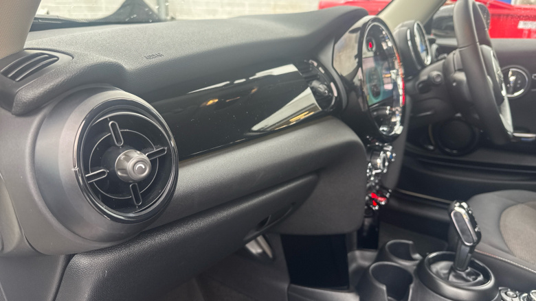 MINI Hatchback 1.5 Cooper Classic 3dr Auto Petrol Hatchback